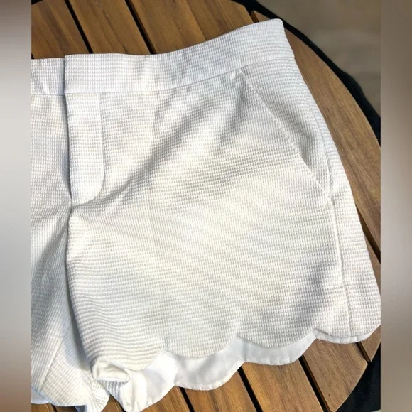 Club Monaco Scalloped Hem White Chino Shorts Women's Size 4 Textured - Picture 12 of 15
